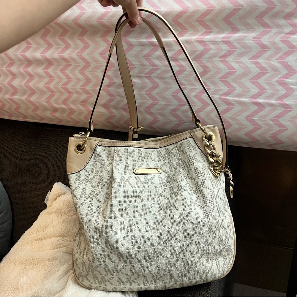 Michael Kors Jet Set Shoulder Bag Vanilla #michaelkors #MKJetset